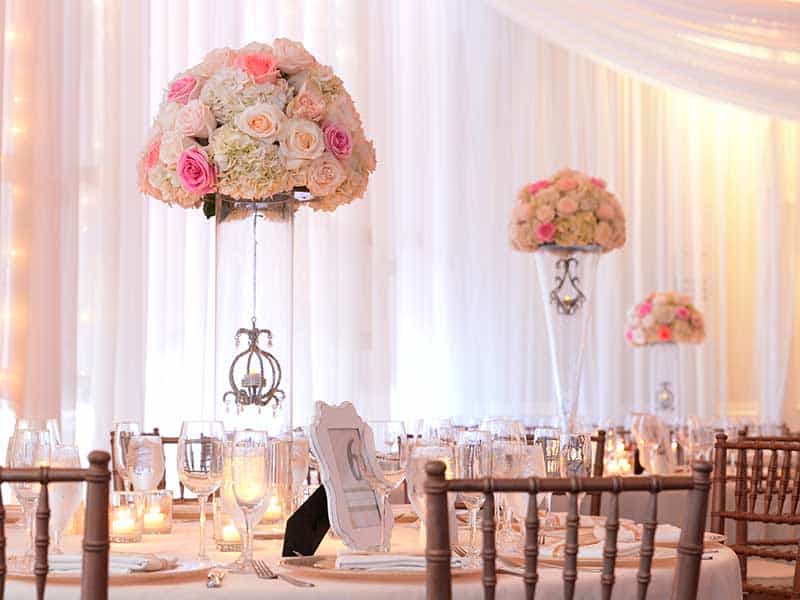 wedding-centerpieces,-white-and-pink